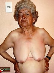 Amateur grandma play with boobs